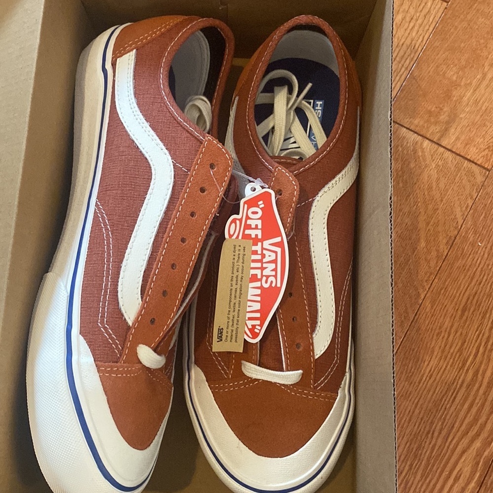 Vans men or women shoes. Color rusty orange.